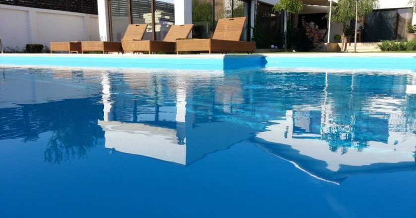 Cum intretii o piscina pe timp de vara?