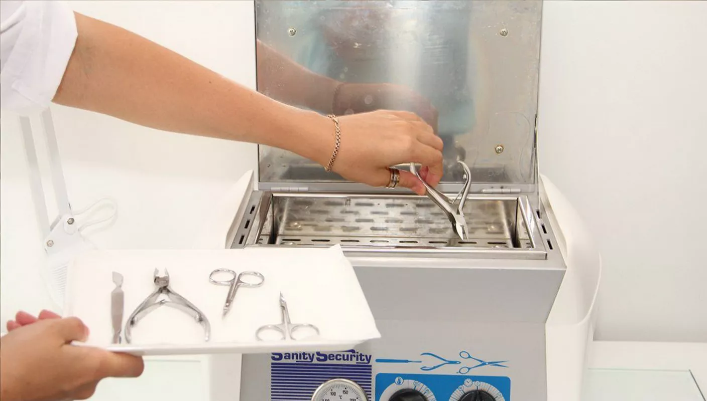 De ce este atat de importanta sterilizarea instrumentelor folosite pentru realizarea manichiurii?