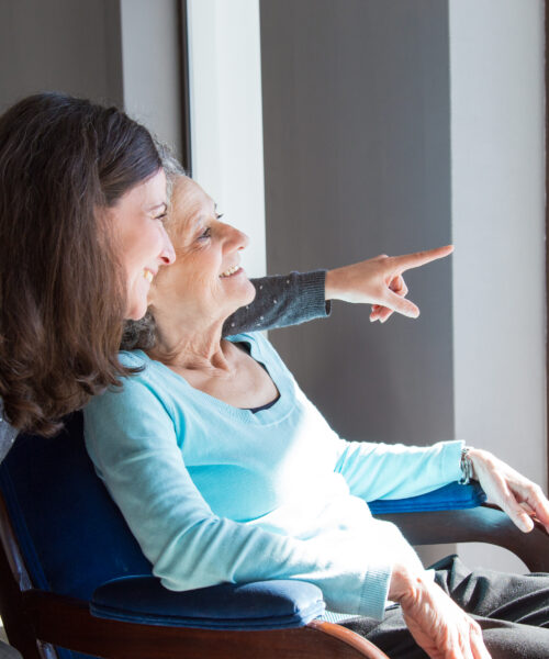 3 sfaturi pentru a-i pregati pe varstnici de mutarea intr-un camin