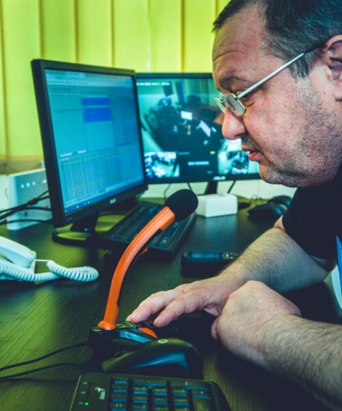 Cum te ajuta serviciile de paza sa mentii siguranta scoala ta?