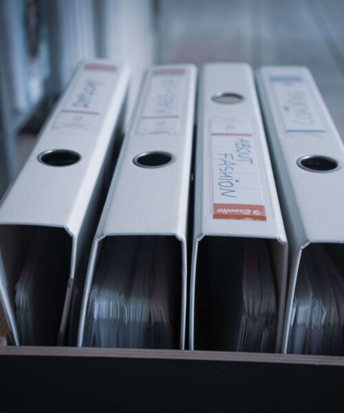 Cum să atingi eficiența în gestionarea documentelor? Află aici cum să implementezi un sistem de organizare funcțional