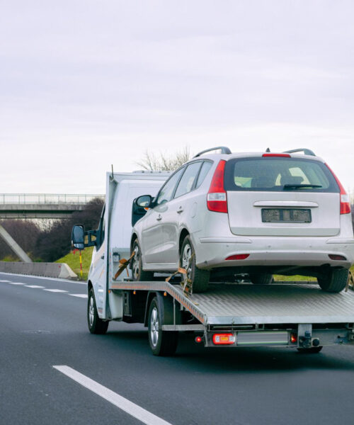 Există restricții privind tipul de vehicul care poate efectua o tractare?