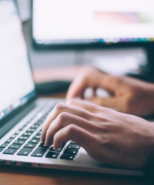 Cauți un nou laptop? Iată ce trebuie să iei în considerare