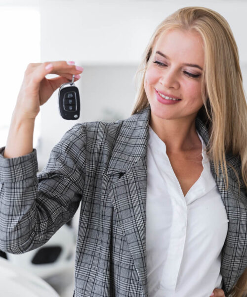 Cumpărarea Perfectă: Ghidul Top 5 pentru Alegerea dintre Mașini Noi și Cele Rulate