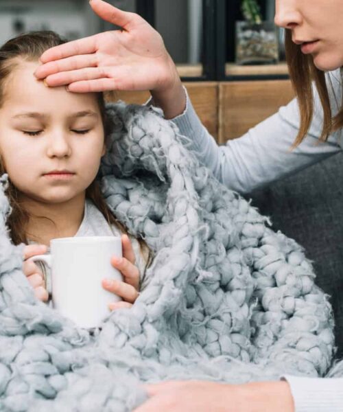 De ce este schimbarea sezoanelor periculoasă pentru imunitatea copiilor și cum îi pot părinții ajuta să nu se îmbolnăvească