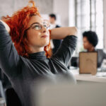 Relaxarea la birou: cum să-ți menții echilibrul și sănătatea