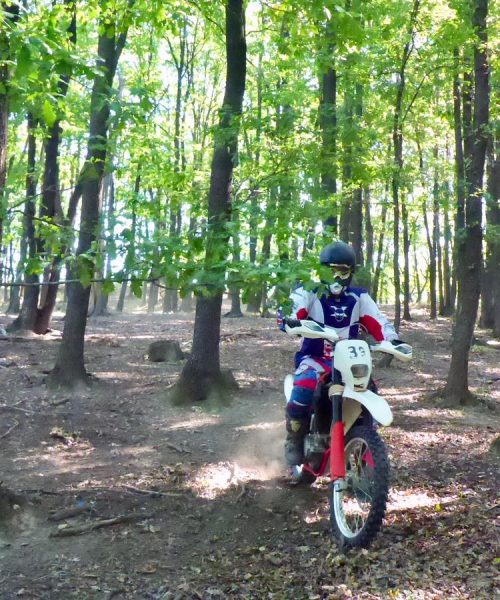 Enduro: Ghidul tau pentru o aventura pe doua roti