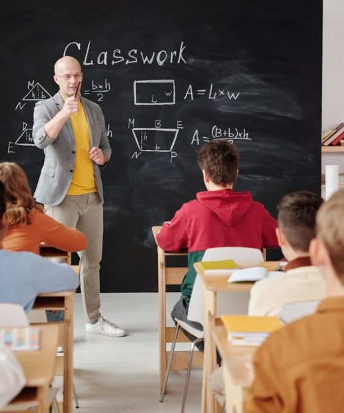 Ce să citești dacă vrei să fii un profesor mai bun și mai empatic