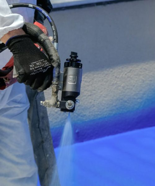 Patru tipuri de materiale izolatoare termic pentru acoperișurile din țiglă metalică