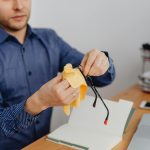 Cum să îngrijești și să menții ochelarii de vedere în stare perfectă