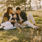 Top 5 strategii prin care tinerii părinți își pot ușura viața