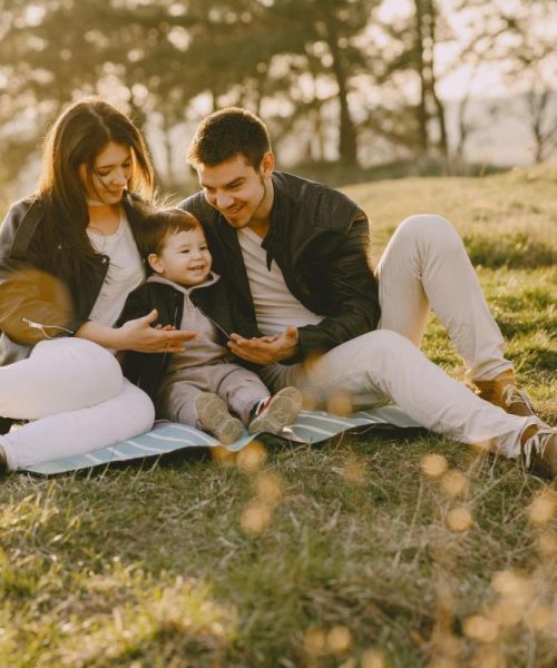 Top 5 strategii prin care tinerii părinți își pot ușura viața