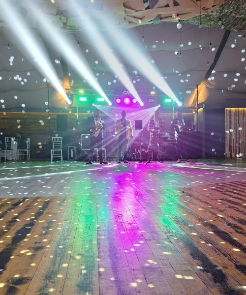 Cum să alegi un DJ profesionist pentru nunta ta? Ghidul complet!