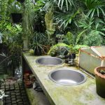 Cum pot maximiza spațiul de lucru în jurul chiuvetei exterioare