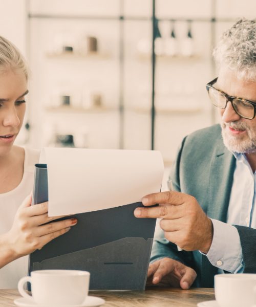 Cum sunt gestionate finanțele personale ale rezidenților într-un azil de bătrâni?