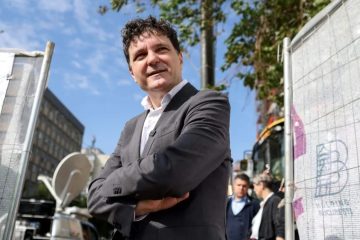 Liderul care a ieșit în stradă înainte să urce la tribună