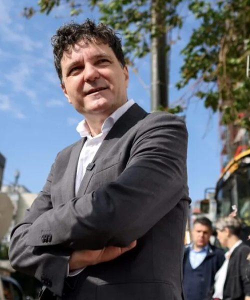 Liderul care a ieșit în stradă înainte să urce la tribună