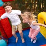 Merită să cumpăr second-hand un tobogan gonflabil? La ce riscuri să fiu atent?