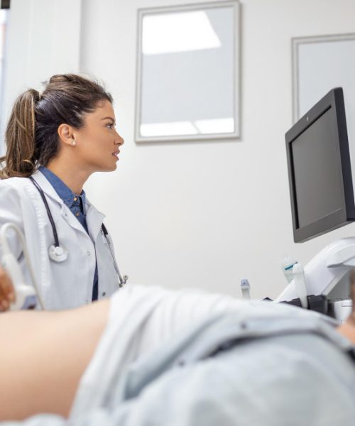 Ce se poate observa la nivelul vezicii urinare în ecografie?