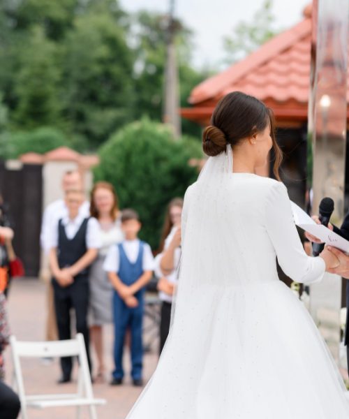 Merită să plătești avans pentru a-ți securiza formația de nuntă?