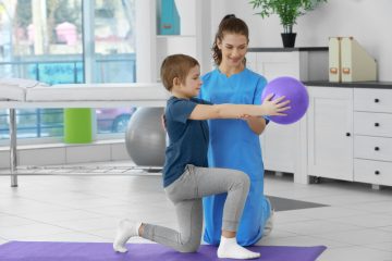 Cum aleg un kinetoterapeut potrivit pentru copilul meu?