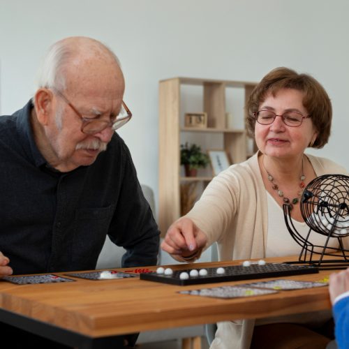 Cine răspunde medical pentru un vârstnic internat într-un cămin de bătrâni?