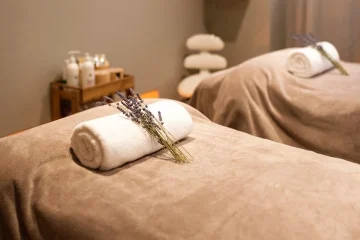 Masaj Back & Neck în București – Soluția ideală pentru durerile de spate și tensiunea cervicală
