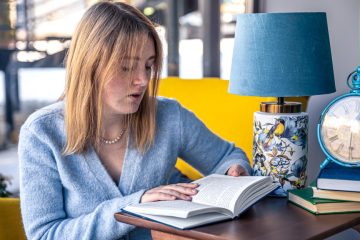 Cât cere un editor de cărți care lucrează cu autori self-published?